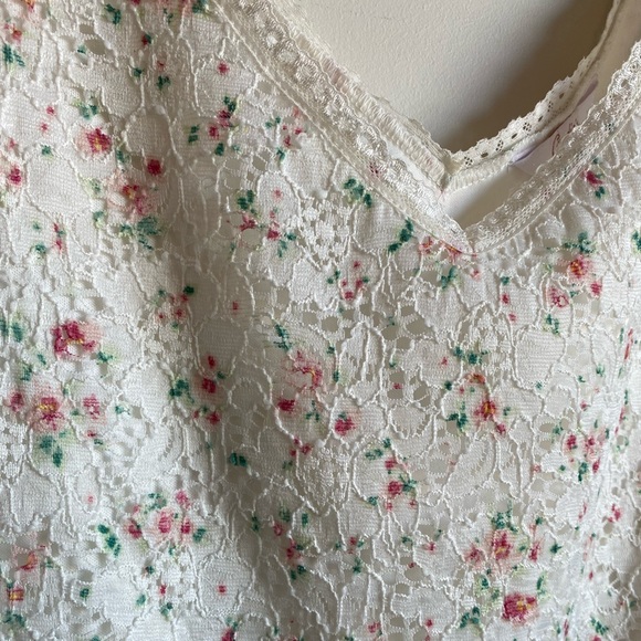 Floral top Candie’s Size: M - Picture 2 of 6